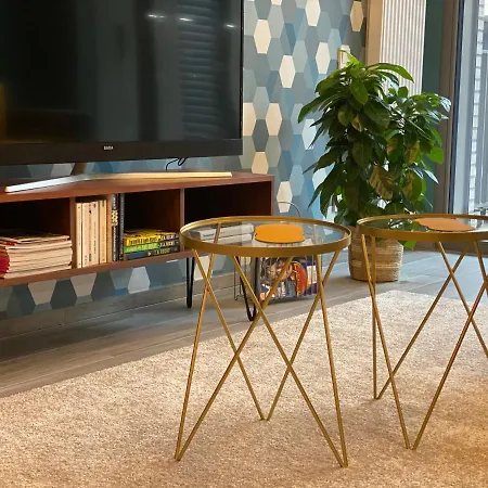 Bright And Chic In Lux 아파트