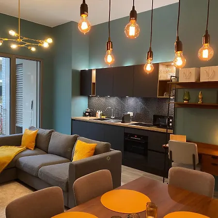 Bright And Chic In Lux *