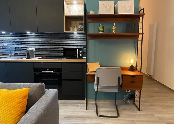 Bright And Chic In Lux *