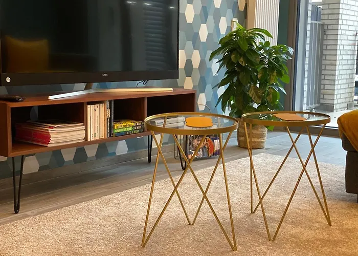 Bright And Chic In Lux Apartamento